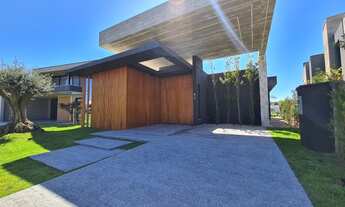 Imagem 4: Casa de condomínio térrea para venda possui 260 m² com 4 suítes!