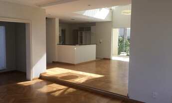 Imagem 4: Casa de condomínio para venda possui 540 metros quadrados com 5 quartos