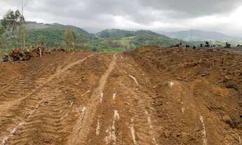 Imagem 6: Terreno próximo a represa