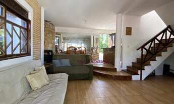 Imagem 7: Casa Duplex localizada em Jacarecica com 4 dormitórios sendo 1 suíte - 250m²