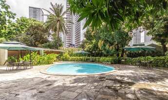 Imagem 2: Apartamento para venda possui 225 metros quadrados com 4 quartos em Casa Forte - Recife