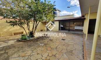 Imagem 3: Casa muito ampla no Centro com 04 quartos