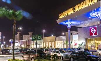 Imagem 4: Quarto compartilhado com triliche em frente ao shopping Itaguaçu