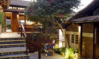 Imagem 7: Casa pé na areia com área 1500 m2 . Possui 09 aposentos na Praia da Ferradura - Búzios