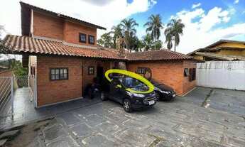 Imagem 4: Cond. Colinas São Fernando. 6d/4sts 2 lareiras, churrasqueira, piscina!