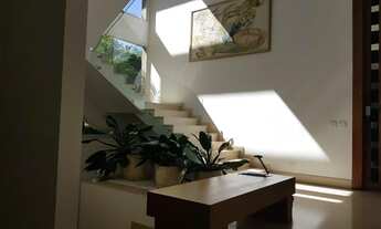 Imagem 2: Casa de condomínio para venda possui 1350 metros com 4 suites