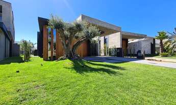 Imagem 2: Casa de condomínio térrea para venda possui 260 m² com 4 suítes!