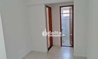 Imagem 4: Apartamento com 2 dormitórios para alugar, 70 m² por R$ 1.100/mês - Santa Mônica - Uberlân