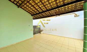 Imagem 4: Casa em condomínio na Aruana, com três quartos, sendo uma suíte.&gt