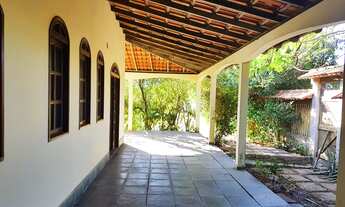 Imagem: Casa de praia com quatro quartos, localizada