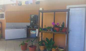 Imagem 4: Casa de condomínio para venda tem 220 metros quadrados com 4 quartos