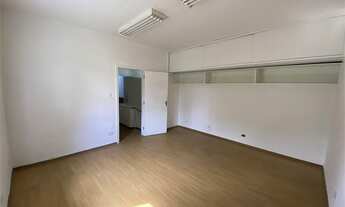 Imagem 4: Sobrado para aluguel e venda possui 380 metros quadrados com 10 quartos