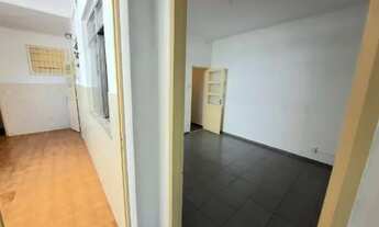 Imagem 7: Apartamento de frente com sala e dois quartos, de 80m2, na rua do Lavradio, Centro