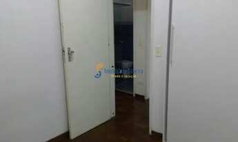 Imagem 6: Prédio conservado, medidor de gás individual , apartamento conservado de 2 quartos , bair