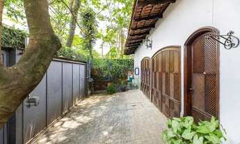 Imagem 6: Casa de 400m² a Venda no Com 3 Dormitorios e Vagas 4