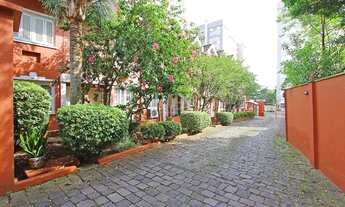 Imagem 2: Excelente casa em condomínio em ótima localização no bairro, possui 3 dormitórios sendo um