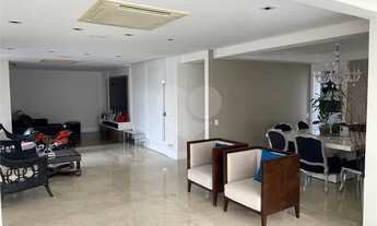 Imagem: Prédio com arquitetura arrojada - alto