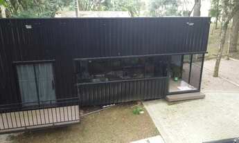 Imagem 2: Chácara em condomínio fechado com casa moderna em meio à natureza