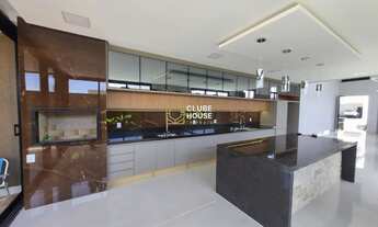 Imagem: Casa com 4 suítes e móveis planejados