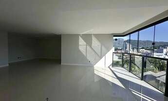 Imagem 2: Apartamento à Venda em Jaraguá do Sul com 3 quartos sendo 3 suítes Bairro Centro