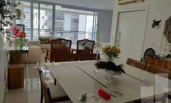 Imagem 5: Apartamento com varanda integrada às salas, rua arborizada, aréa nobre da Santa Cecília