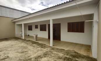 Imagem 2: Casa bem localizada, com quintal amplo