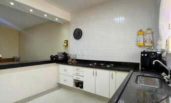 Imagem 5: Casa com 5 quartos, piscina e churrasqueira, em lote de 818 m²