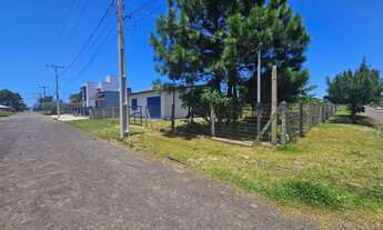 Imagem: De barbada e em terreno amplo de esquina