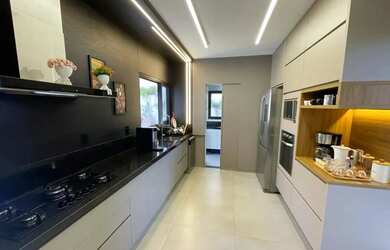 Imagem 2: Casa à venda em Valinhos, Condomínio Residencial Terras do Oriente, com 3 suítes, com 240