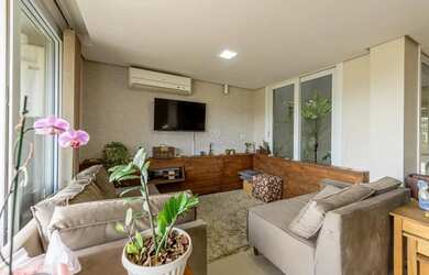 Imagem: Casa Excepcional de Frente para o Lago!