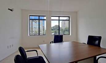 Imagem 2: Amplo conjunto comercial com 3 ambientes, de frente para Av Assis Brasil