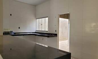 Imagem 3: Casa térrea com churrasqueira, garagem para três carros a quinze minutos do Aeroporto de G