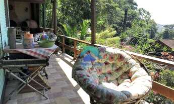 Imagem 5: Casa com três quartos com piscina e churrasqueira- Iúcas- Teresópolis