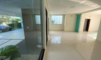 Imagem 2: Casa de condomínio para venda possui 393 metros quadrados com 3 quartos