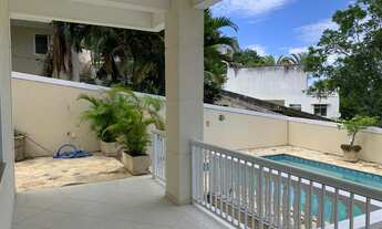 Imagem 5: Casa de condomínio para venda tem 244 metros quadrados com 5 quartos