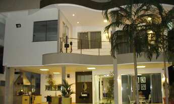 Imagem: Casa de alto padrão, localizada no Condomínio