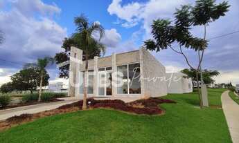 Imagem 2: Casa de condomínio sobrado para venda possui 235 metros quadrados com 4 quartos