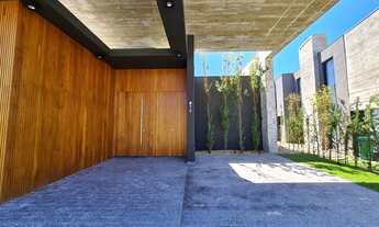 Imagem 5: Casa de condomínio térrea para venda possui 260 m² com 4 suítes!