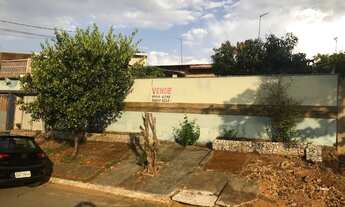 Imagem 2: Casa para venda possui 185 metros quadrados com 3 quartos em Jardim Califórnia - Goiânia