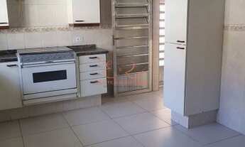 Imagem 6: Sobrado com 4 dormitórios sendo um no piso térreo