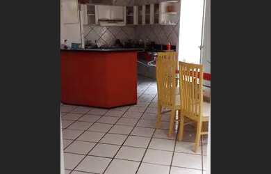 Imagem 7: Casa no Ipem Turu com área de piscina