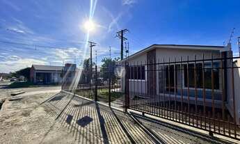 Imagem 2: Casa com 03 dormitórios, dois suítes, pátio e com garagem