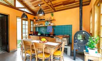 Imagem 2: Casa 4 quartos (sendo um no piso térreo); 220m² mais casa de hóspedes - Santa Felicidade