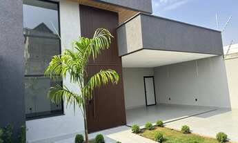 Imagem 2: Casa Térrea, três suítes, sala pé direito duplo e piscina aquecida