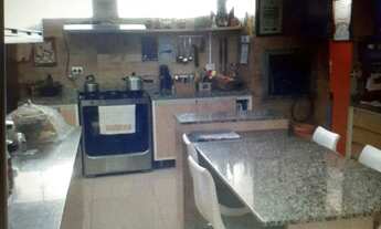 Imagem 6: Casa estilo sobrado no bairro Alto Boqueirão