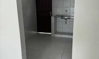 Imagem 2: Casa muito ampla para alugar em rua calçada