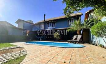 Imagem: Linda casa a poucos metros da praia do Rio