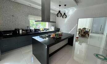 Imagem 6: Sobrado no Condominio do Lago para venda possui 370 metros quadrados com 3 quartos Goiania