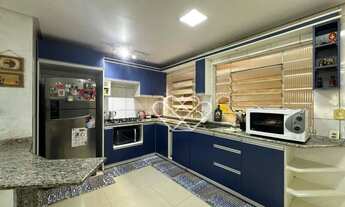 Imagem 4: Casa Espaciosa e Aconchegante: 3 Dormitórios, Área Gourmet e Localização Privilegiada!