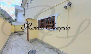 Imagem 7: Casa triplex em condomínio, com 4 suítes, sótão, piscina, sauna a vapor e vaga para 4 carr